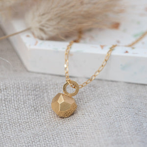 You added <b><u>Meteorite Necklace - Gold</u></b> to your cart.