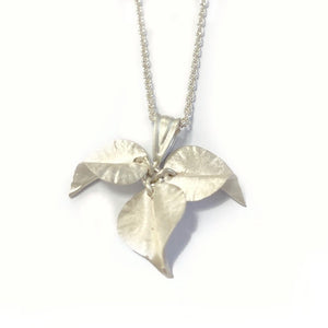 You added <b><u>Tiny Leaves Pendant | Silver</u></b> to your cart.
